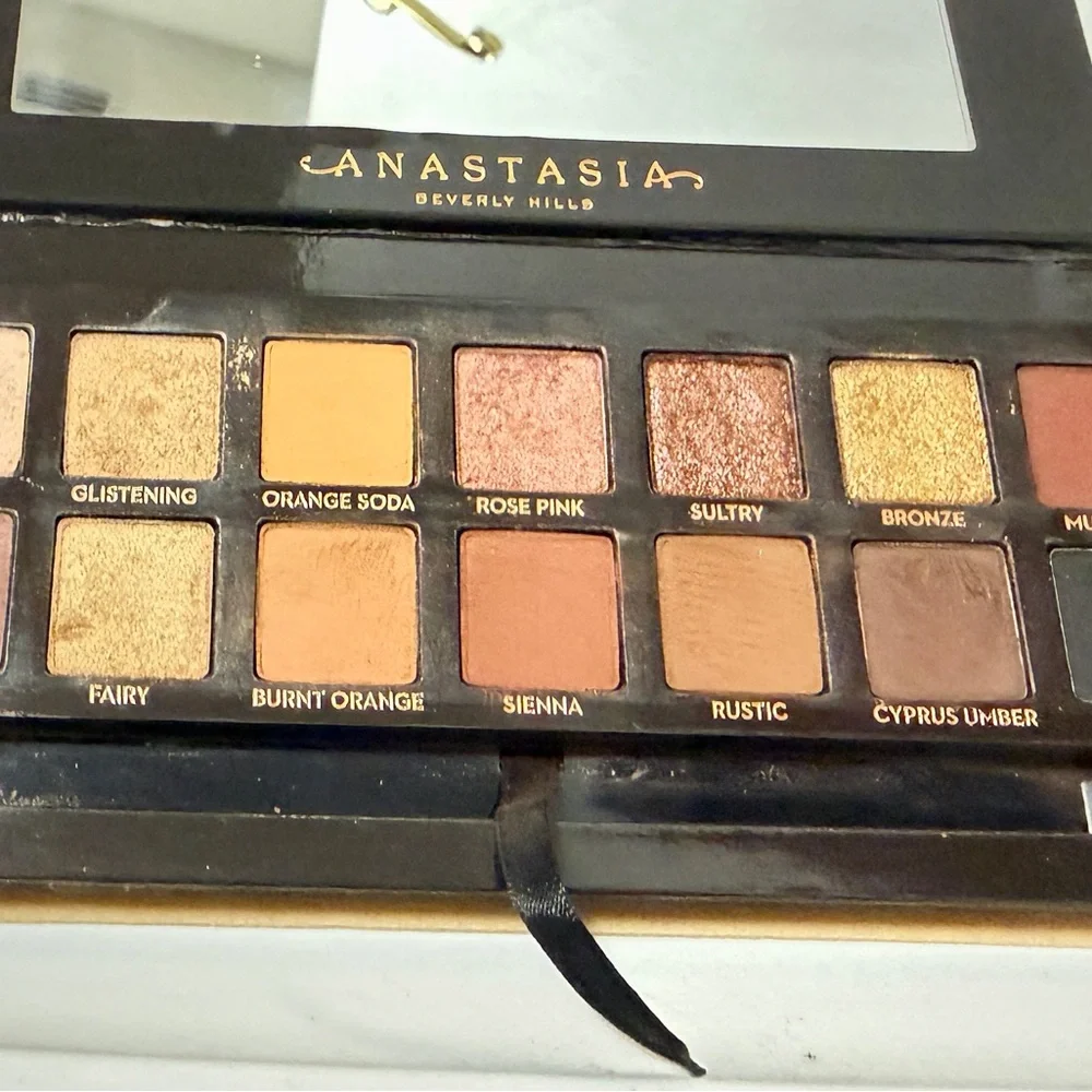 Anastasia Soft Glam Palette in Gold